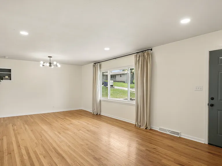 1218 Sunset Dr — Photo 12
