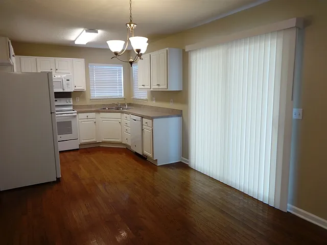 1065 Cobblestone Blvd — Photo 4