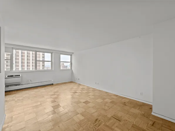 75 Henry Street image 2 of 12