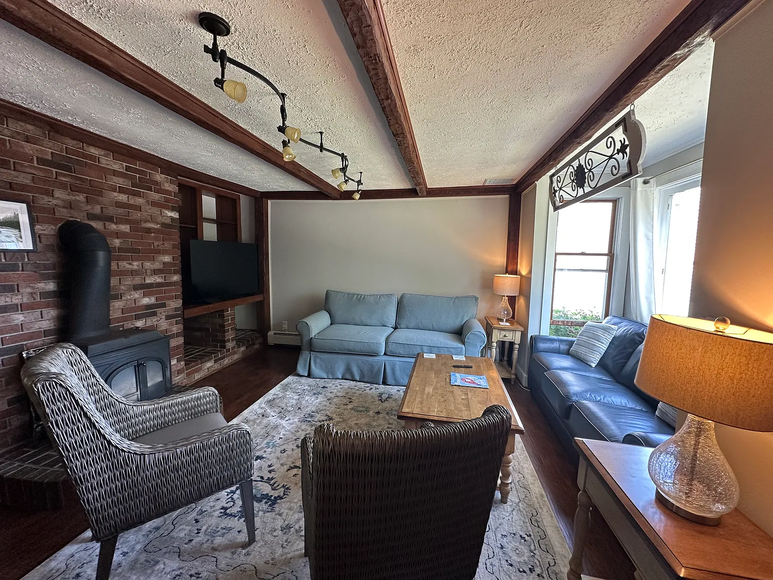 2 bed, 1450 sqft, $2,400 — Photo 1