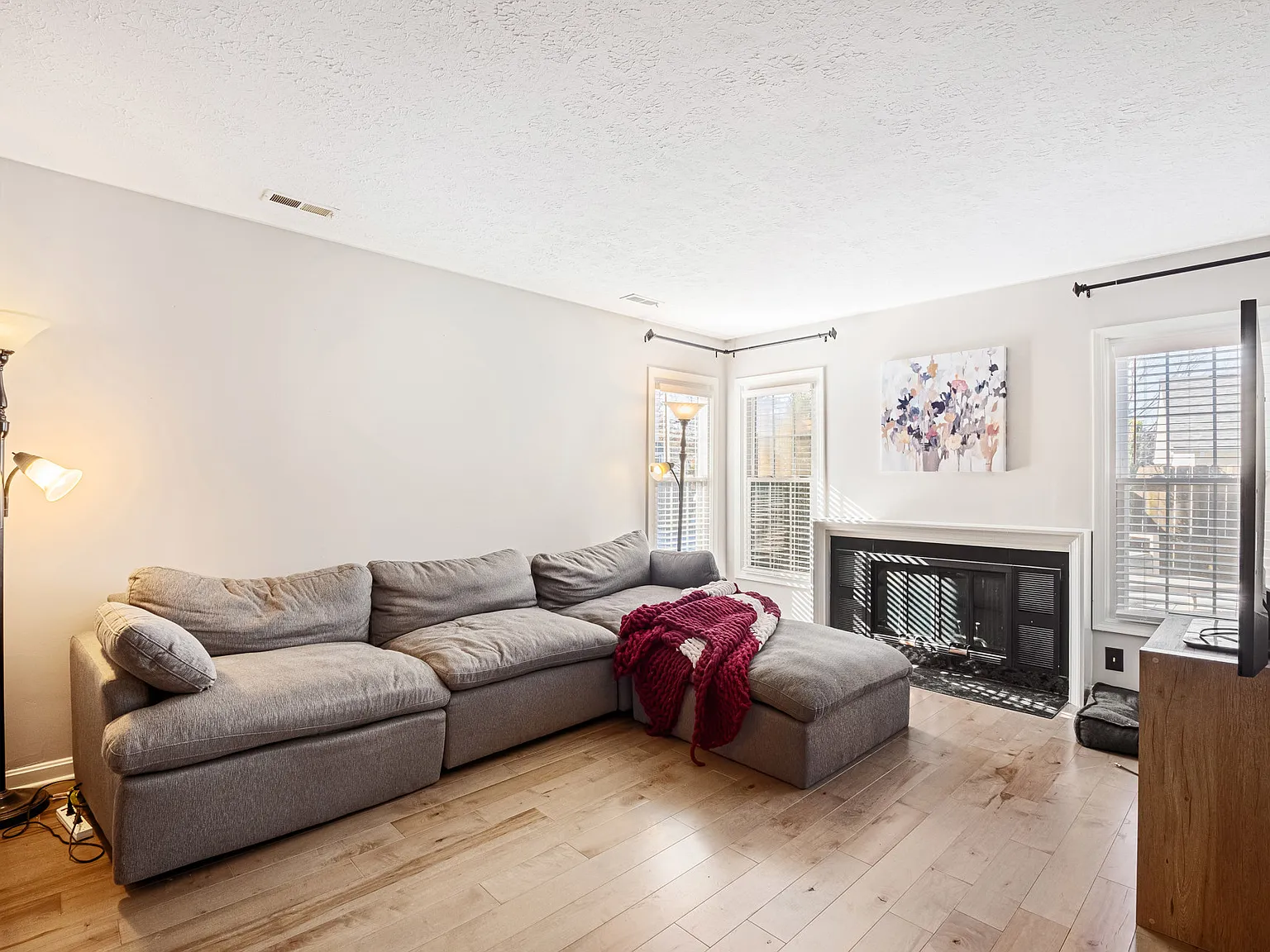 2 bed, 1.5 bath, 1108 sqft, $1,950 — Photo 4