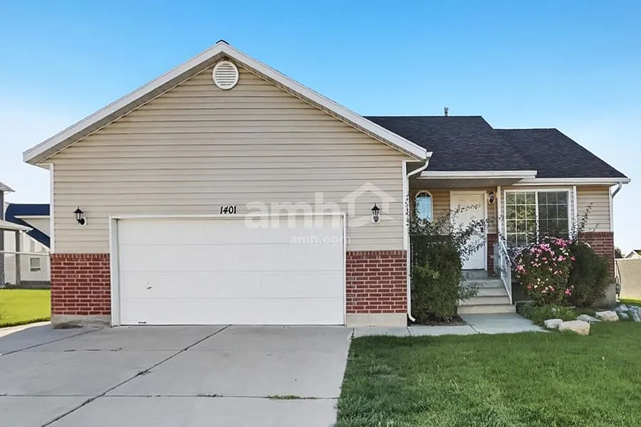 1401 N 2225 W