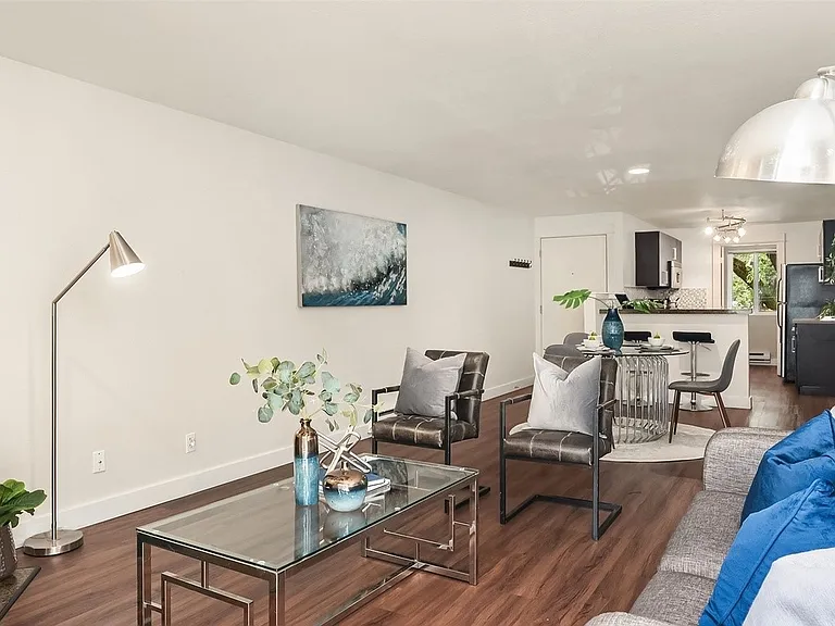 718 Kirkland Cir #301 — Photo 2