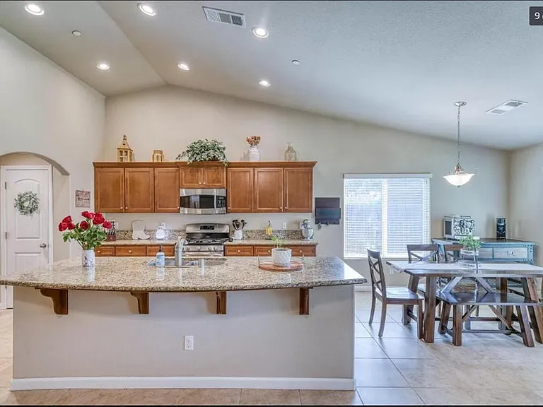 2954 Duncan Ave — Photo 6
