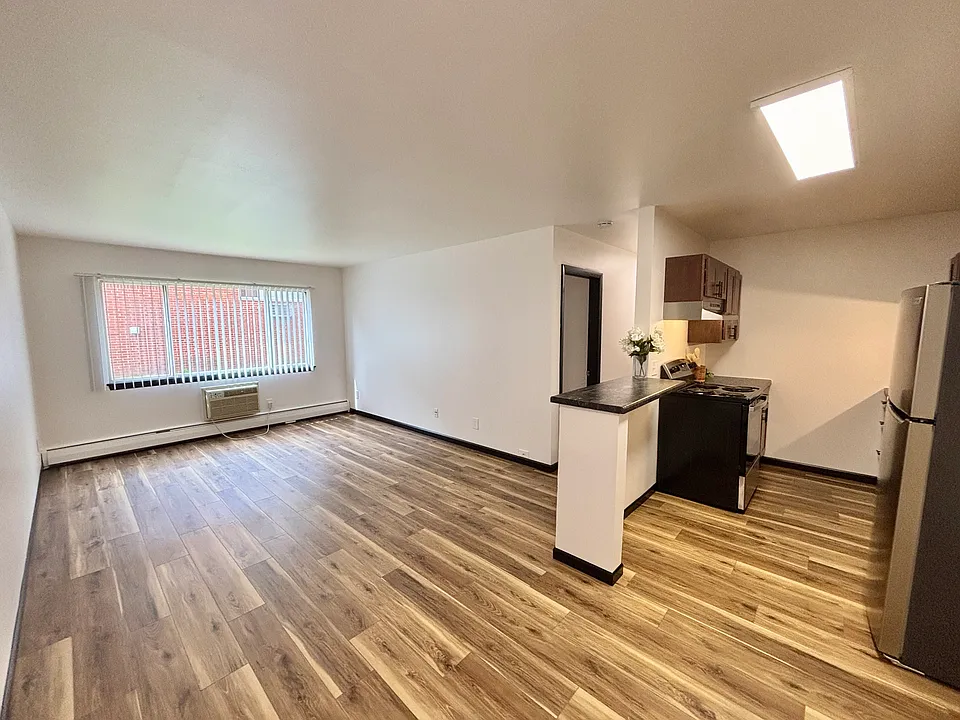 2306 Badger Pkwy #8