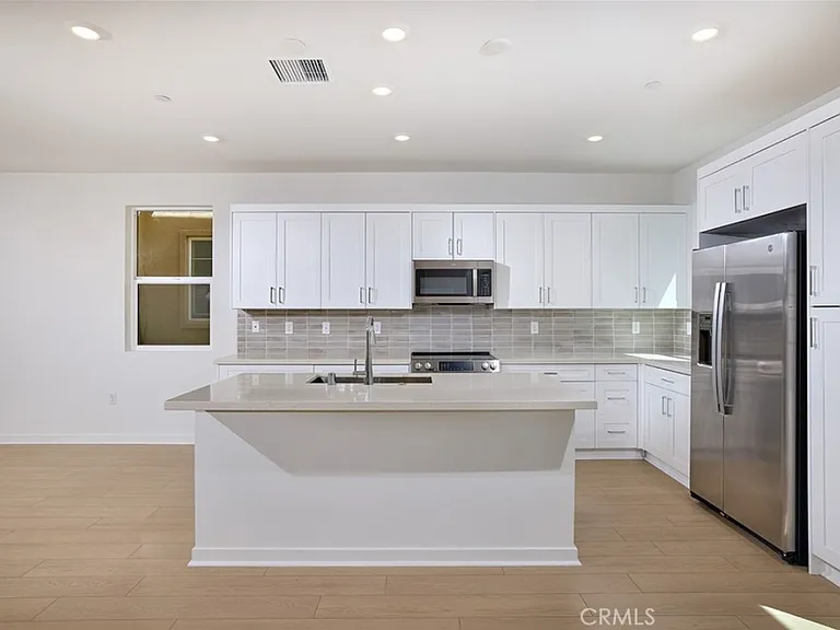 6045 Fairfax Dr — Photo 6