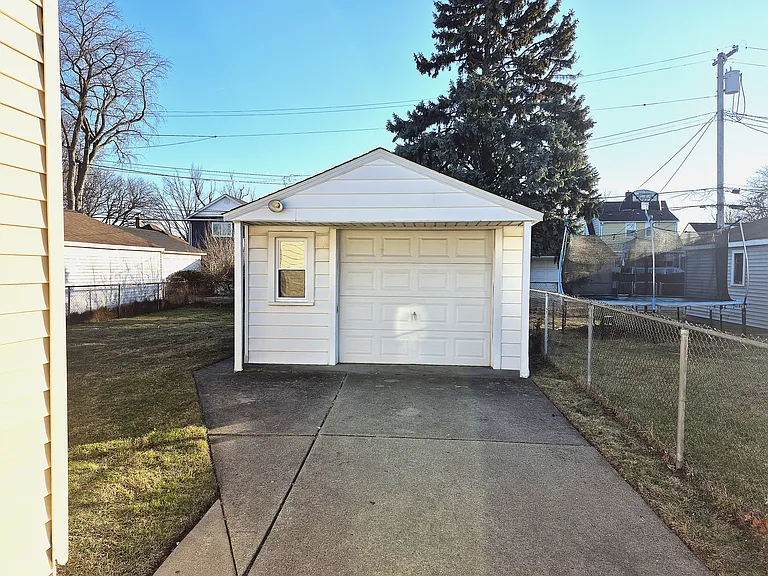 1069 Mulberry St — Photo 25