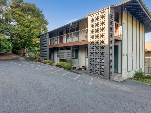 6737 SW 30th Ave APT B, Portland, OR 97219