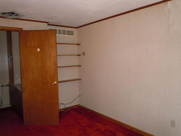3rd image of 520 NE 12th St