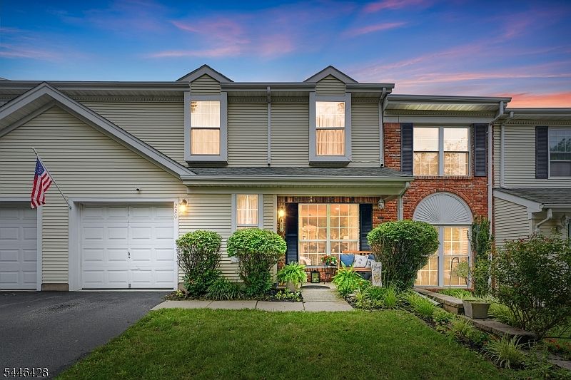 1st image of 220 Learnington Way