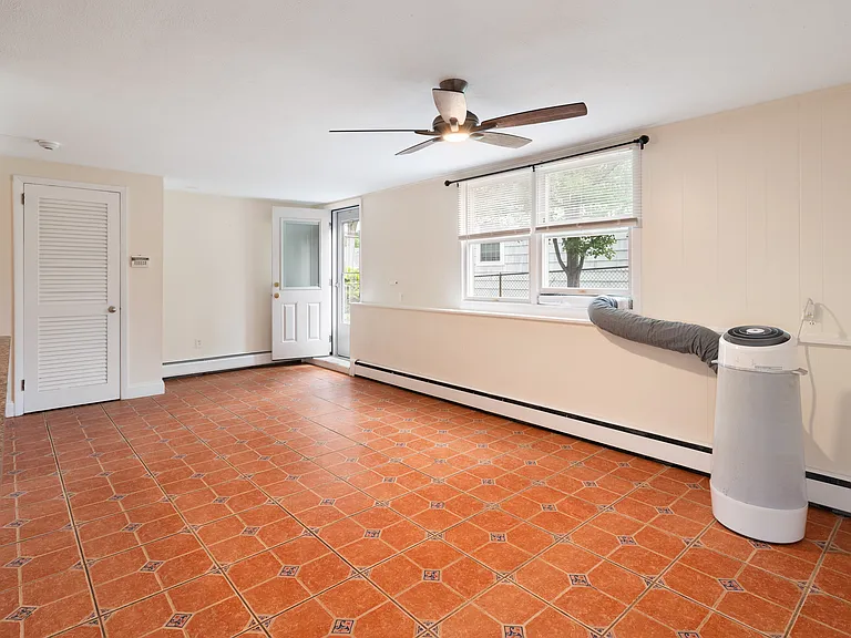 4 Yale St #1 — Photo 11