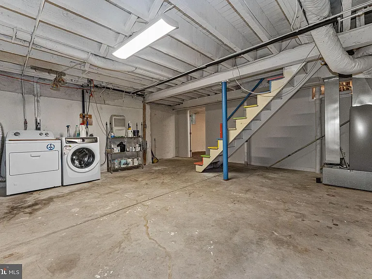 471 Athens Ave — Photo 35