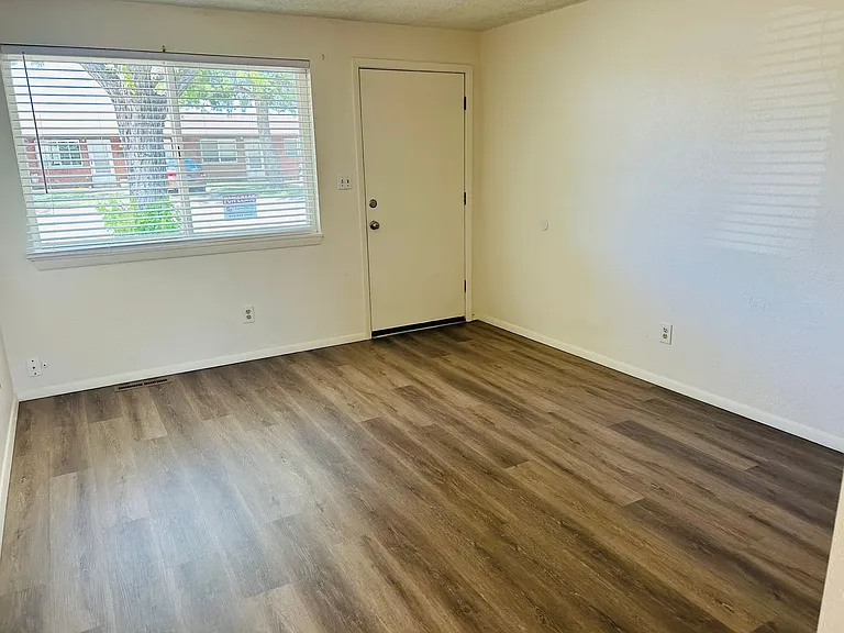 4904 S Iowa Ave — Photo 3