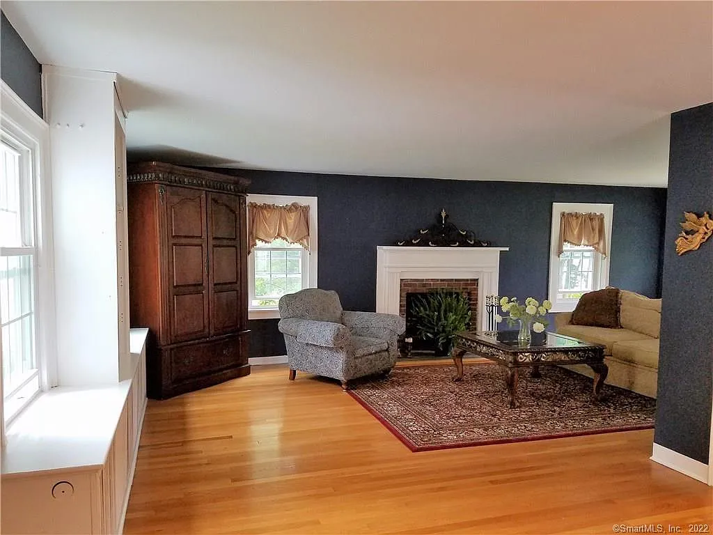 4 bed, 2.0 bath, 2245 sqft, $3,400 — Photo 2