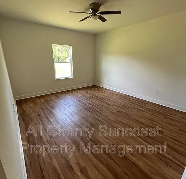 365 Elliott Dr — Photo 4