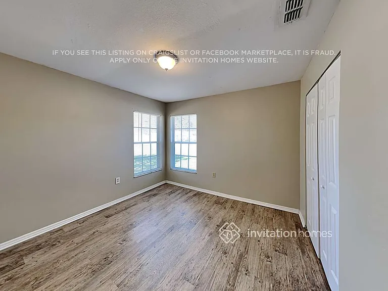 5850 Lake Grove Dr — Photo 9