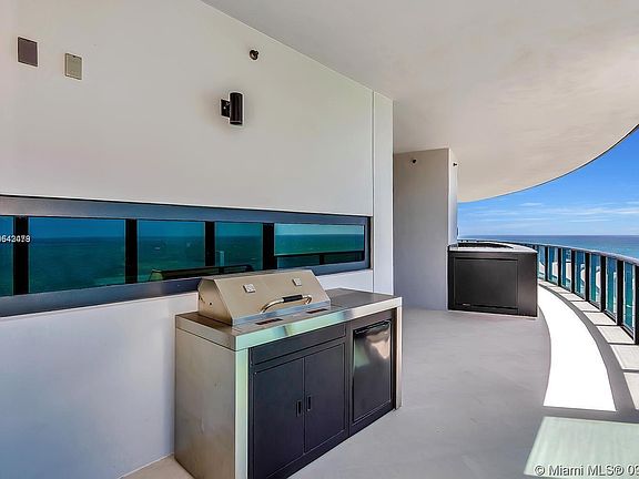 4th image of 18555 Collins Ave APT 1501