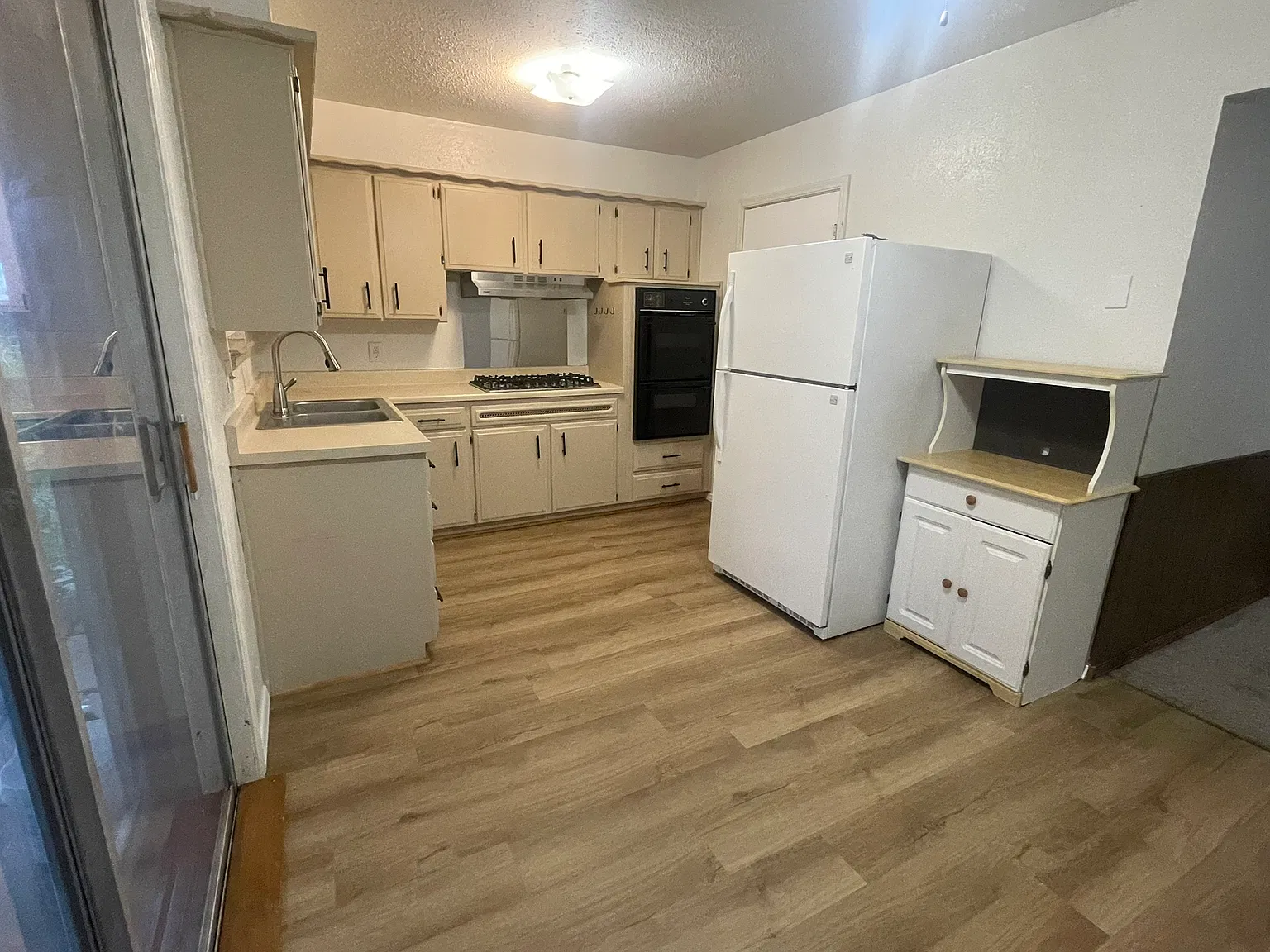 3 bed, 1.5 bath, 930 sqft, $1,195 — Photo 4