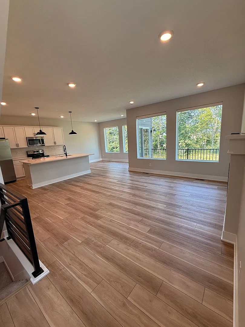 908 Lincoln Way — Photo 4