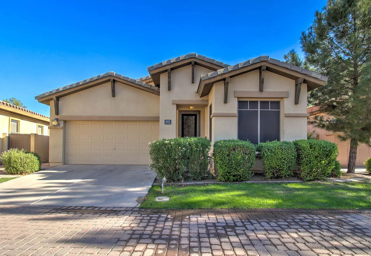 3 bed, 2.0 bath, 1338 sqft, $3,000 — Photo 1