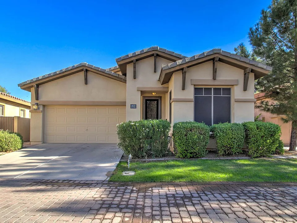 1833 W Periwinkle Way