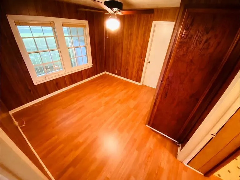 365 E Irby St — Photo 11