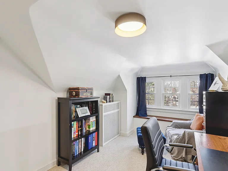 2506 Guilford Rd — Photo 8