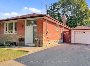 33 Savarin St, Toronto, ON M1J1Z7