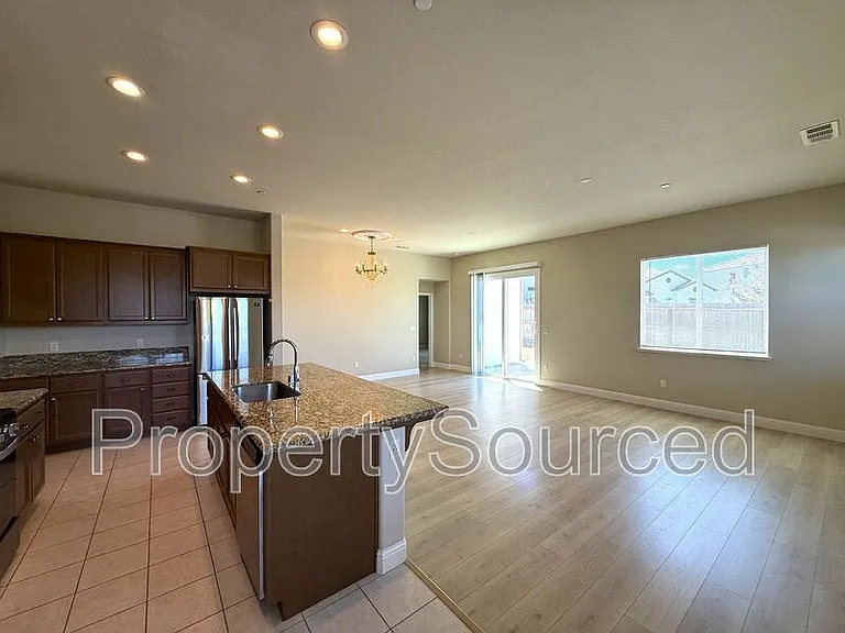 1428 Nascimento St — Photo 6