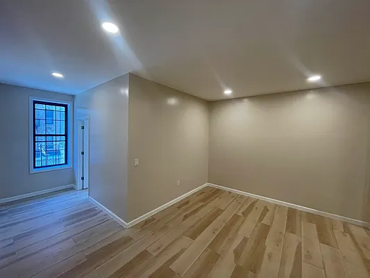 Rented by EXR | media 16