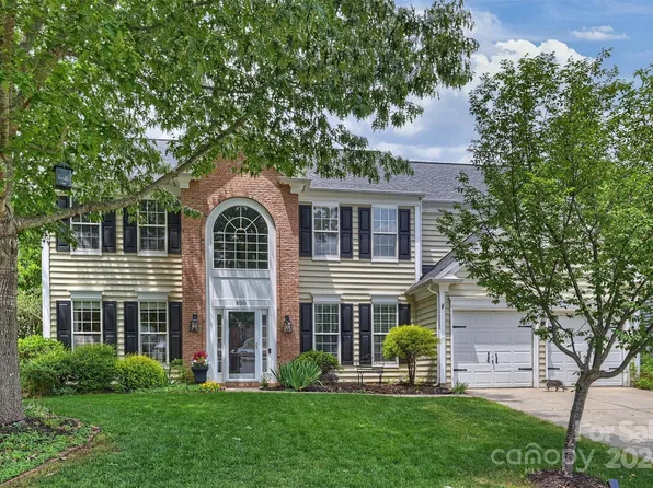 8010 Lancken Dr, Charlotte, NC 28277