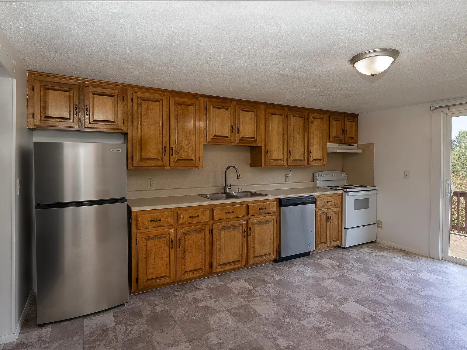 2 bed, 1.0 bath, 1152 sqft, $2,000 — Photo 2