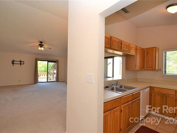 4th image of 922 Mallard Head Ln