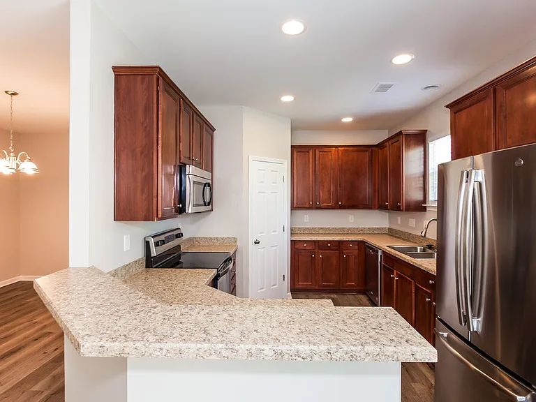 5104 Abercromby St — Photo 8