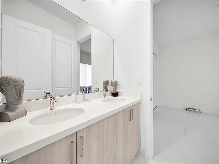 5043 Ofanto Ln — Photo 18