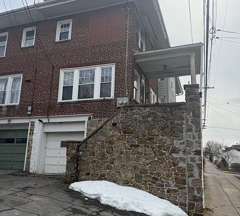 3rd image of 1319 Perry St