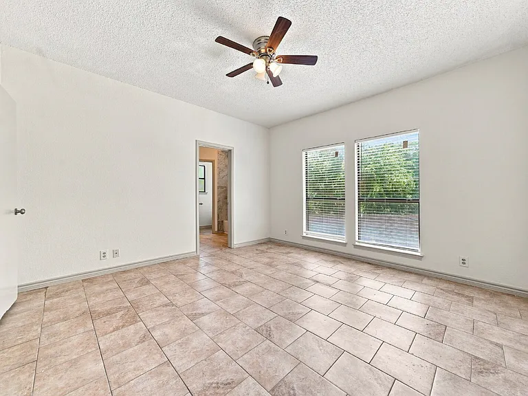 2207 Lancaster Gate Cv — Photo 37
