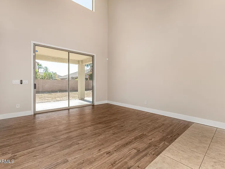 10625 E Knowles Ave — Photo 7