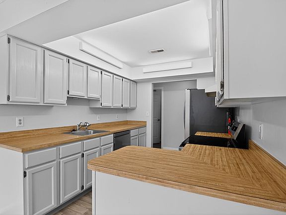 4th image of 2000 Miller Ave APT 7