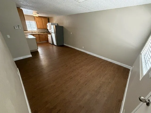 2 bed, 750 sqft, $1,300 — Photo 4