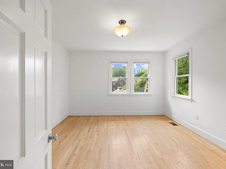 4830 Brandywine St NW — Photo 17