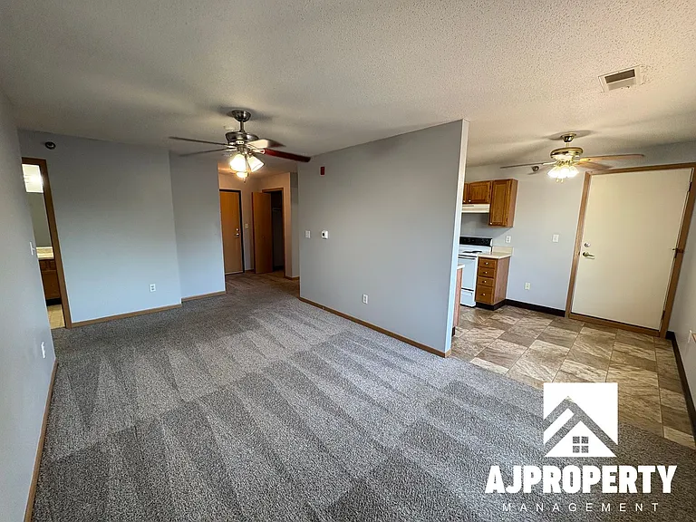 1000 S Summit Ave — Photo 20