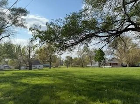 815 Shawnee St, Hiawatha, KS 66434