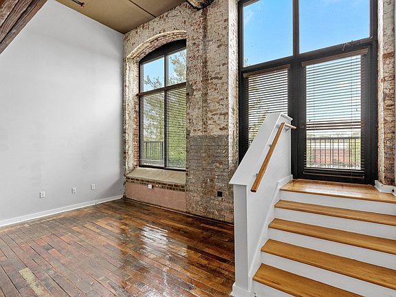 5th image of 300 South St Unit 105