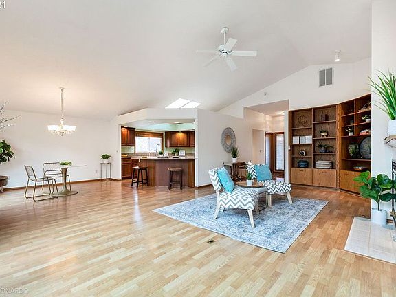 4th image of 3211 SE 156th Ave