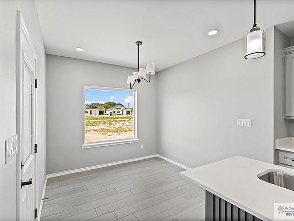 5th image of 18013 Redwood Ave #52