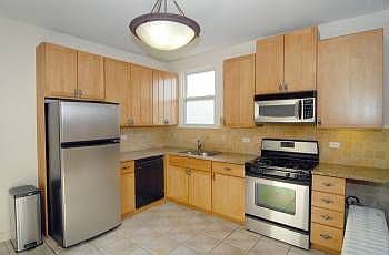 3rd image of 1440 W Rosemont Ave