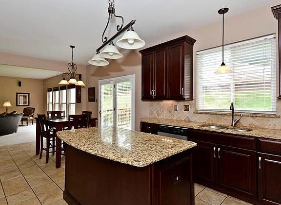 Island with breakfast bar
