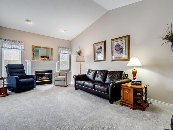 4th image of 653 McNaughton Ave W
