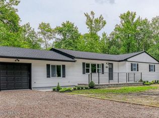 126 Iron Ore Rd, Manalapan, NJ 07726